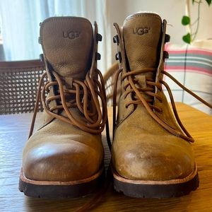 UGG waterproof men’s boot in amazing condition.